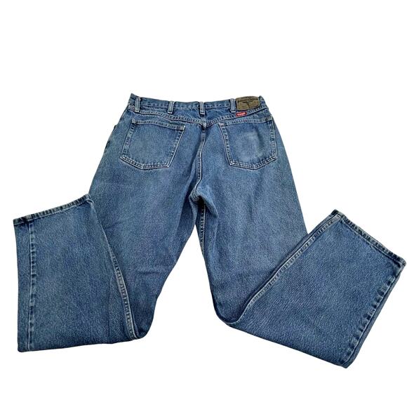 Wrangler Relaxed Fit  36X32 Medium Denim Straight Leg Jeans - Picture 2 of 3